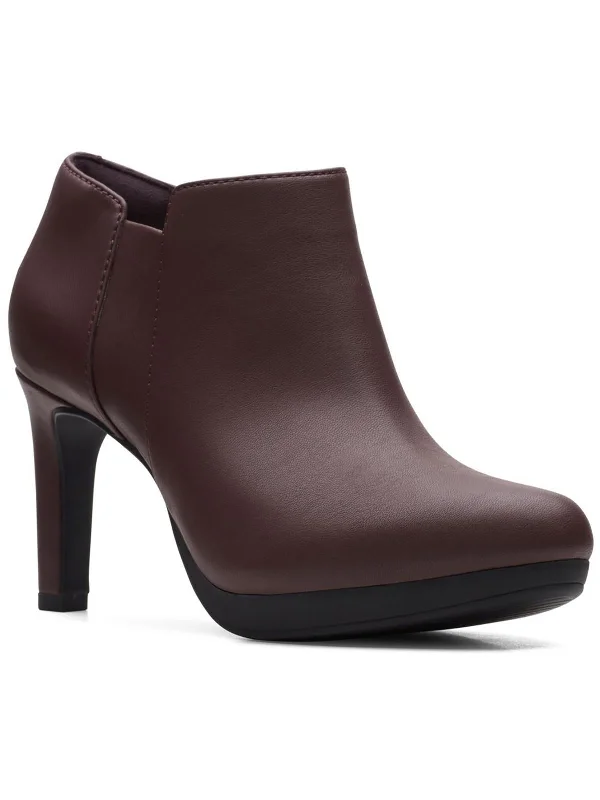 AMBYR STEP Womens Patent Almond Toe Booties