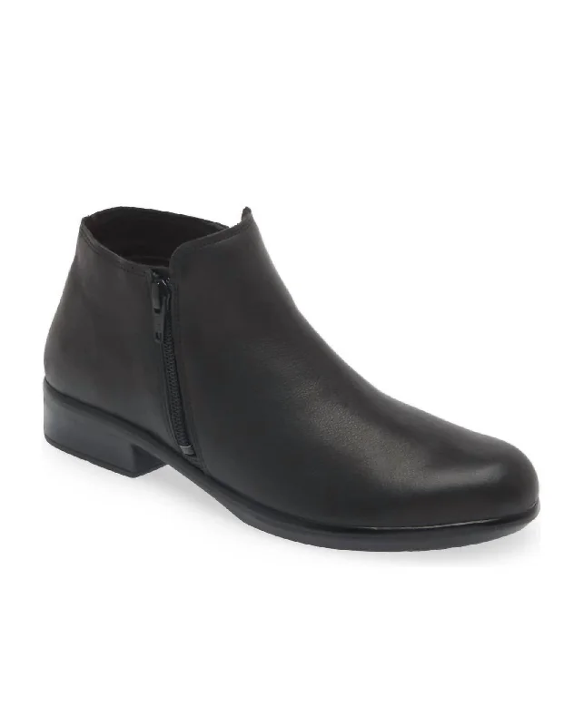 Women's Helm Boot In Black