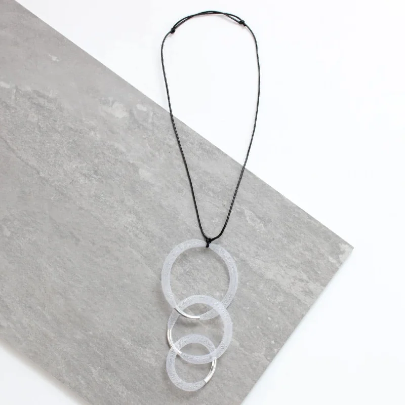 White and Silver Mesh Pendant Necklace